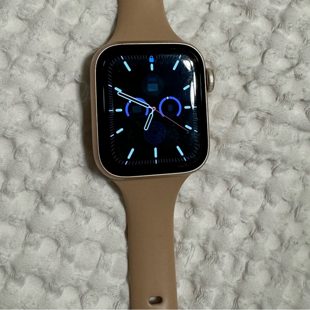 Apple Watch SE rose gold